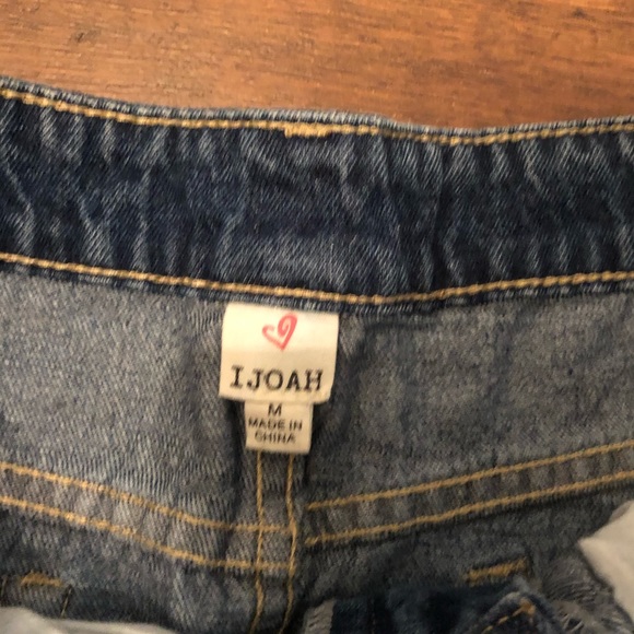 mini skirt - Picture 2 of 3